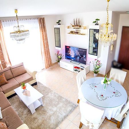 Split Apartments Shell Екстер'єр фото