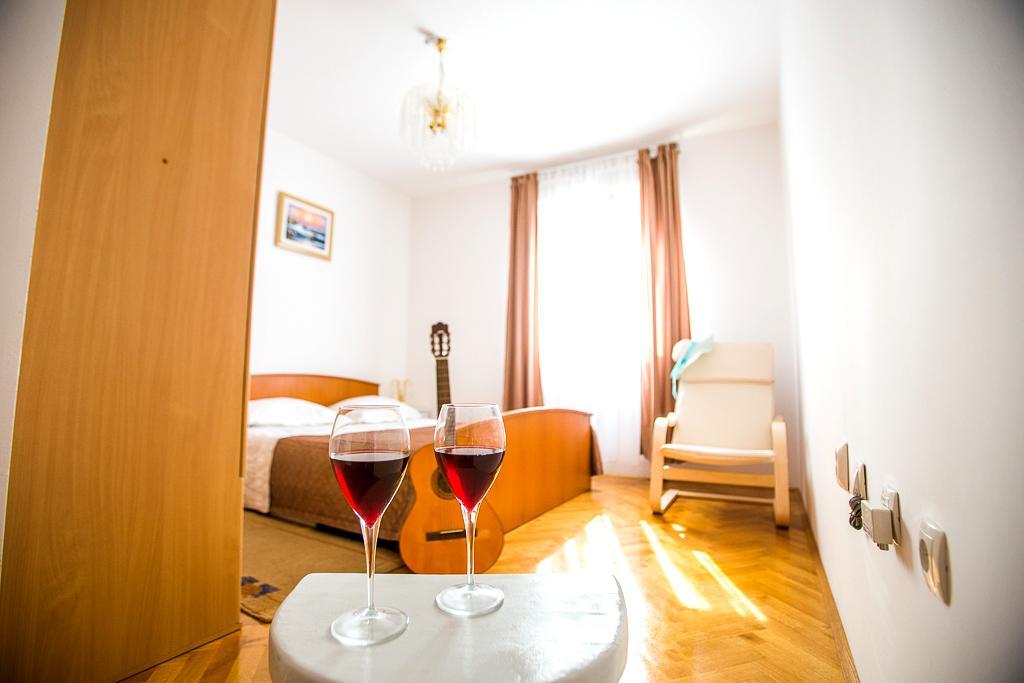 Split Apartments Shell Екстер'єр фото