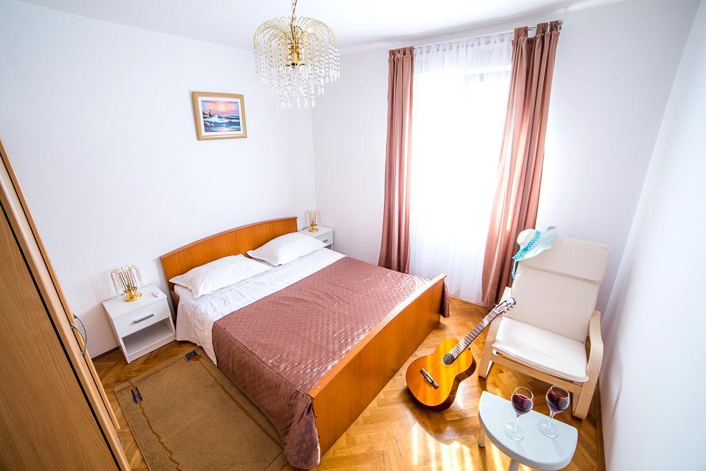 Split Apartments Shell Екстер'єр фото