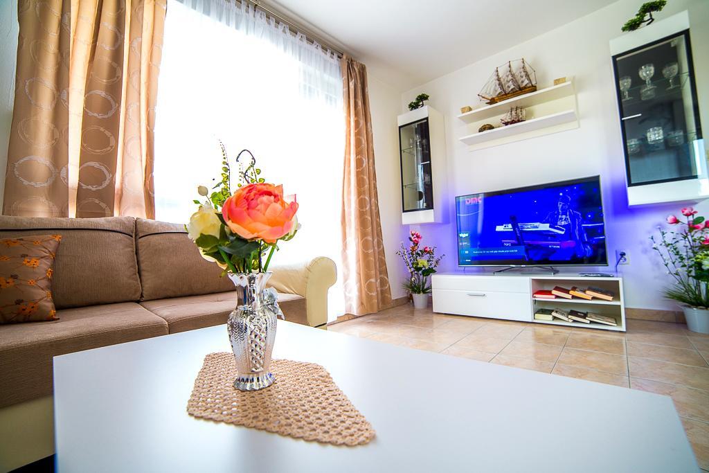 Split Apartments Shell Екстер'єр фото