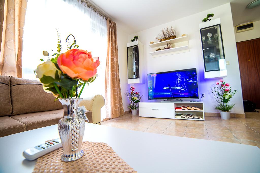 Split Apartments Shell Екстер'єр фото